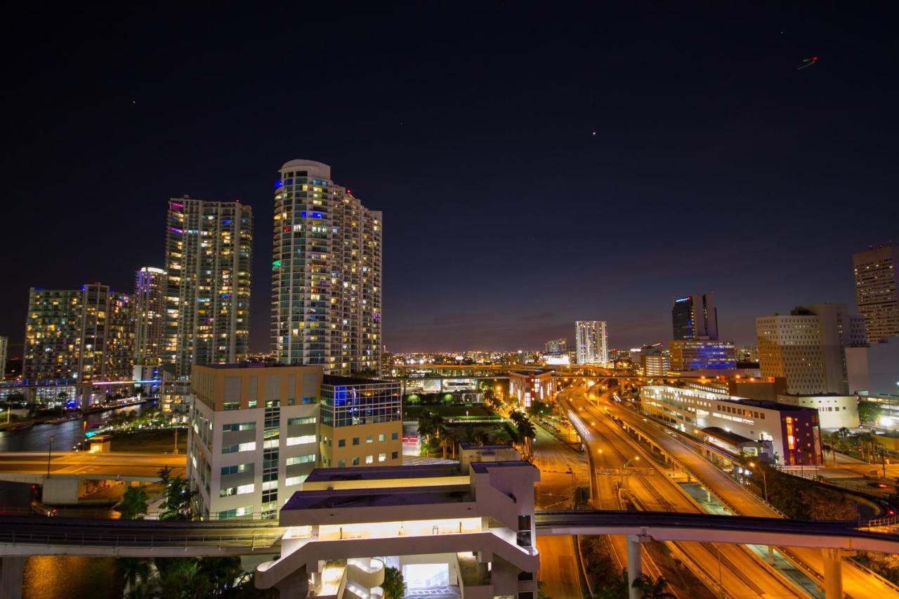 Comfort Inn & Suites Downtown Brickell-Port Of Miami Exterior photo